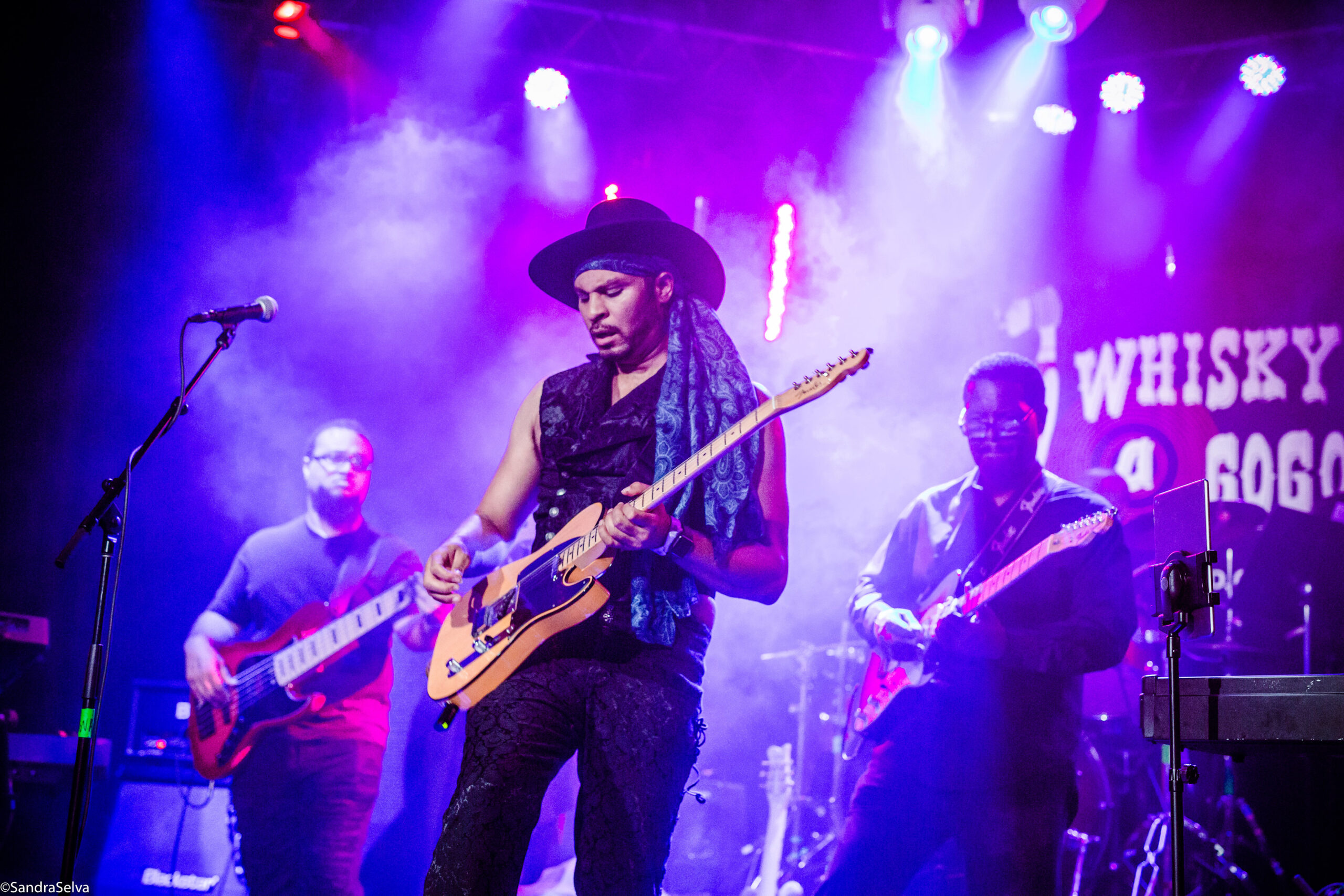 Morris Mills performing live
