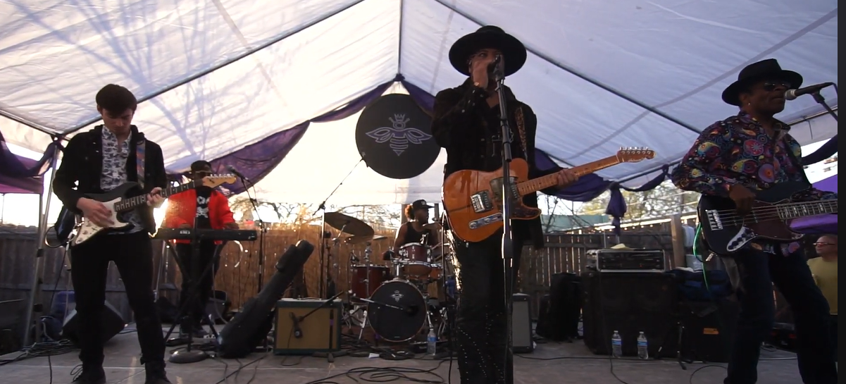 Morris Mills performing live