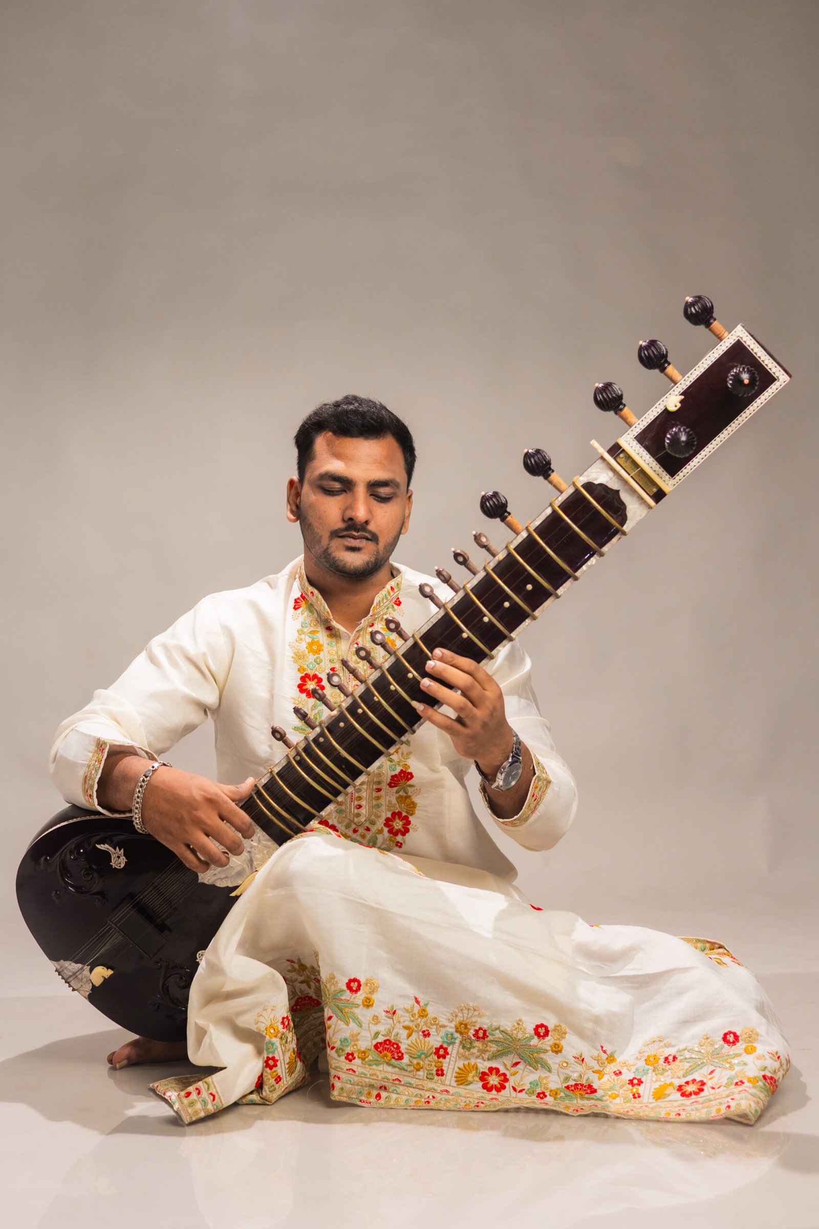 Ayaz Khan Kalavant with sitar
