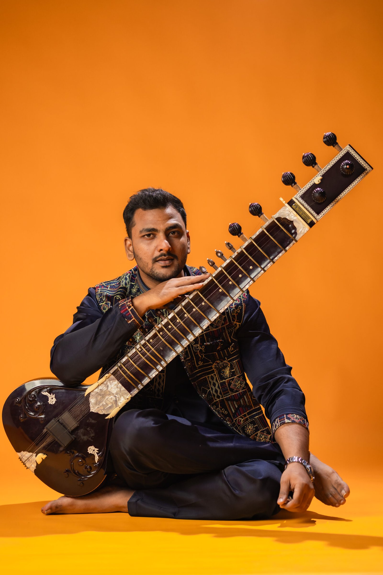 Ayaz Khan Kalavant performing